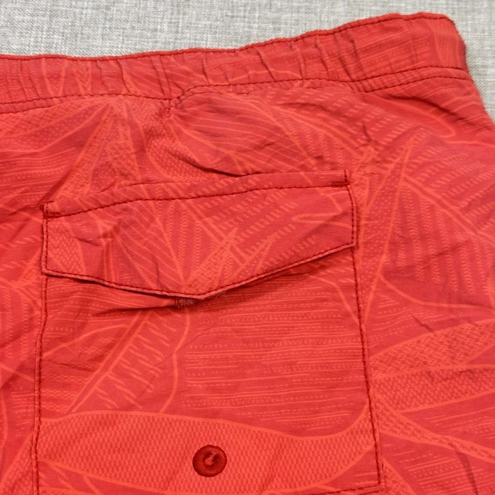 Tommy Bahama Swim Trunks Shorts Mens XL Red Floral Lined Drawstring Pockets